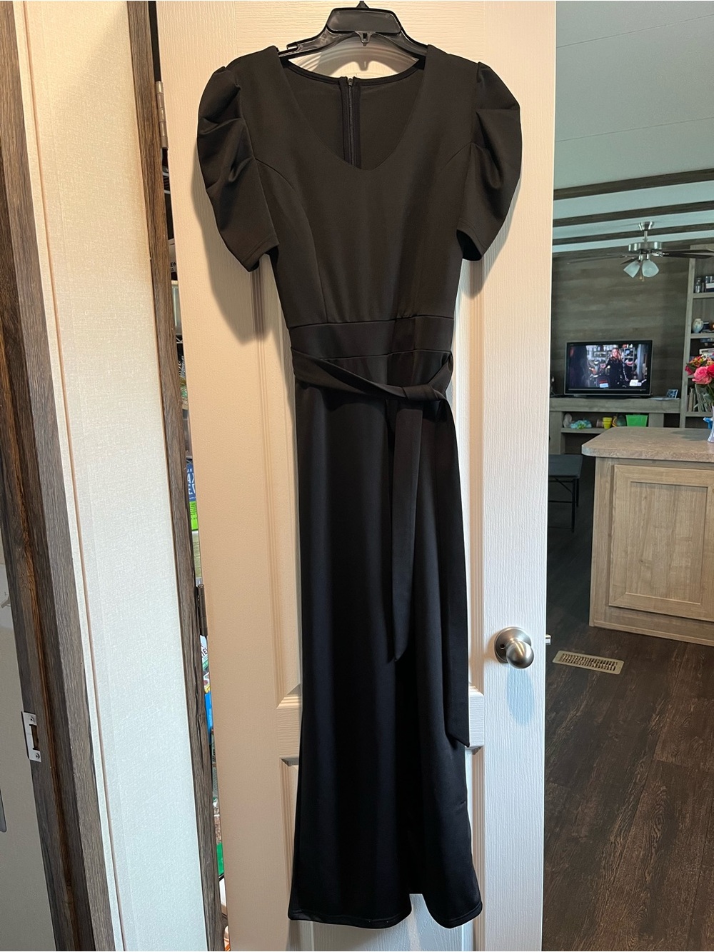 Elegant Black Puff-Sleeve Jumpsuit - Classic Evening Style